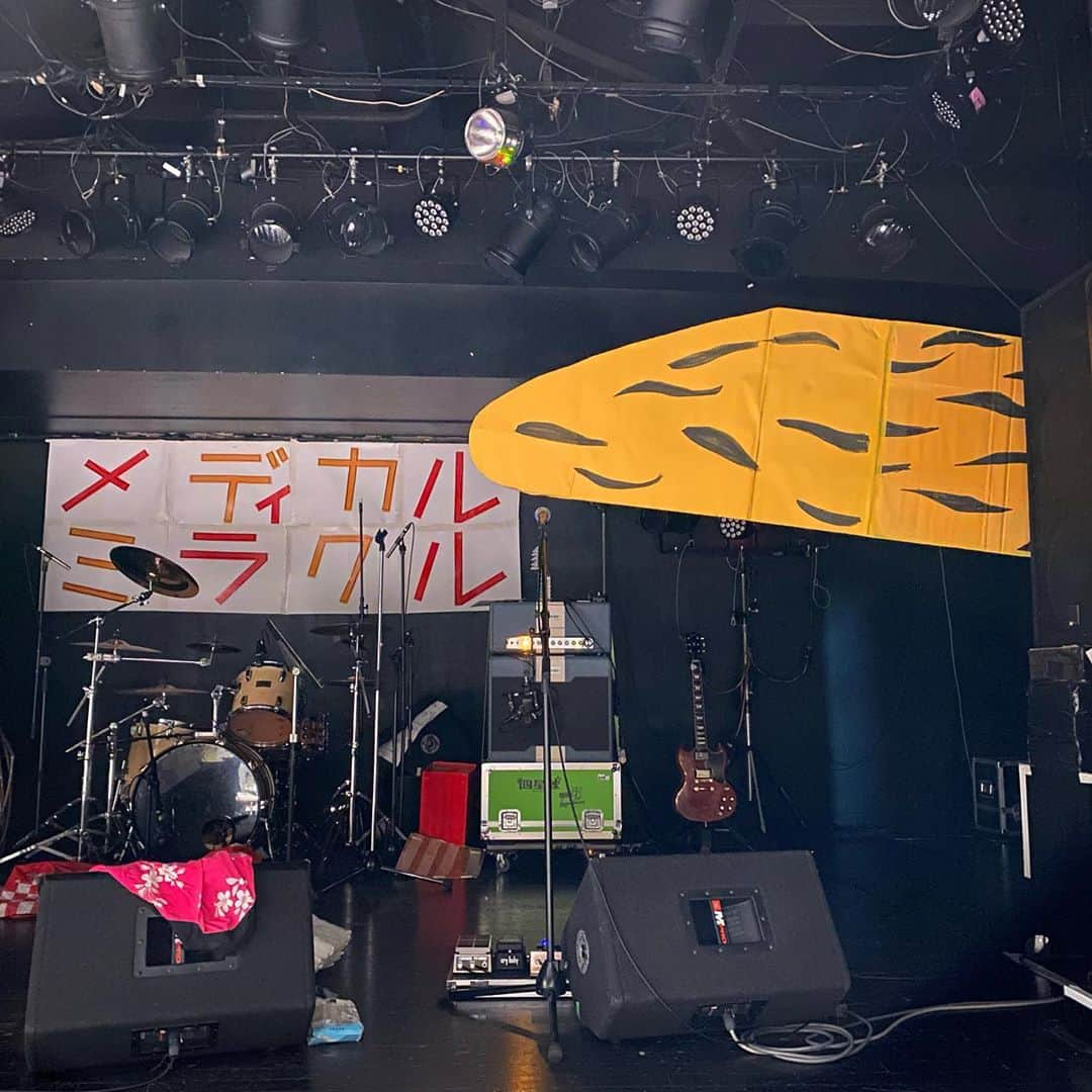 まさやんさんのインスタグラム写真 - (まさやんInstagram)「2020.10.22〜2020.10.23 金沢Eight Hall 「四星球"もっと"メディカルミラクルワンマンツアー『四星中学校文化祭 〜誰よりも光を放つ少年よ神話になれ〜』」 #モリスの金箔がサンダーバード #四星球小道具図鑑 #四星中学校文化祭」10月24日 10時40分 - masayuki_web