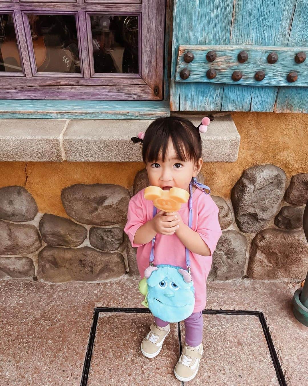 孫きょうのインスタグラム：「🥨🐭🍊🍦  #TDL #tokyodisneyland #monstersinc #boo」