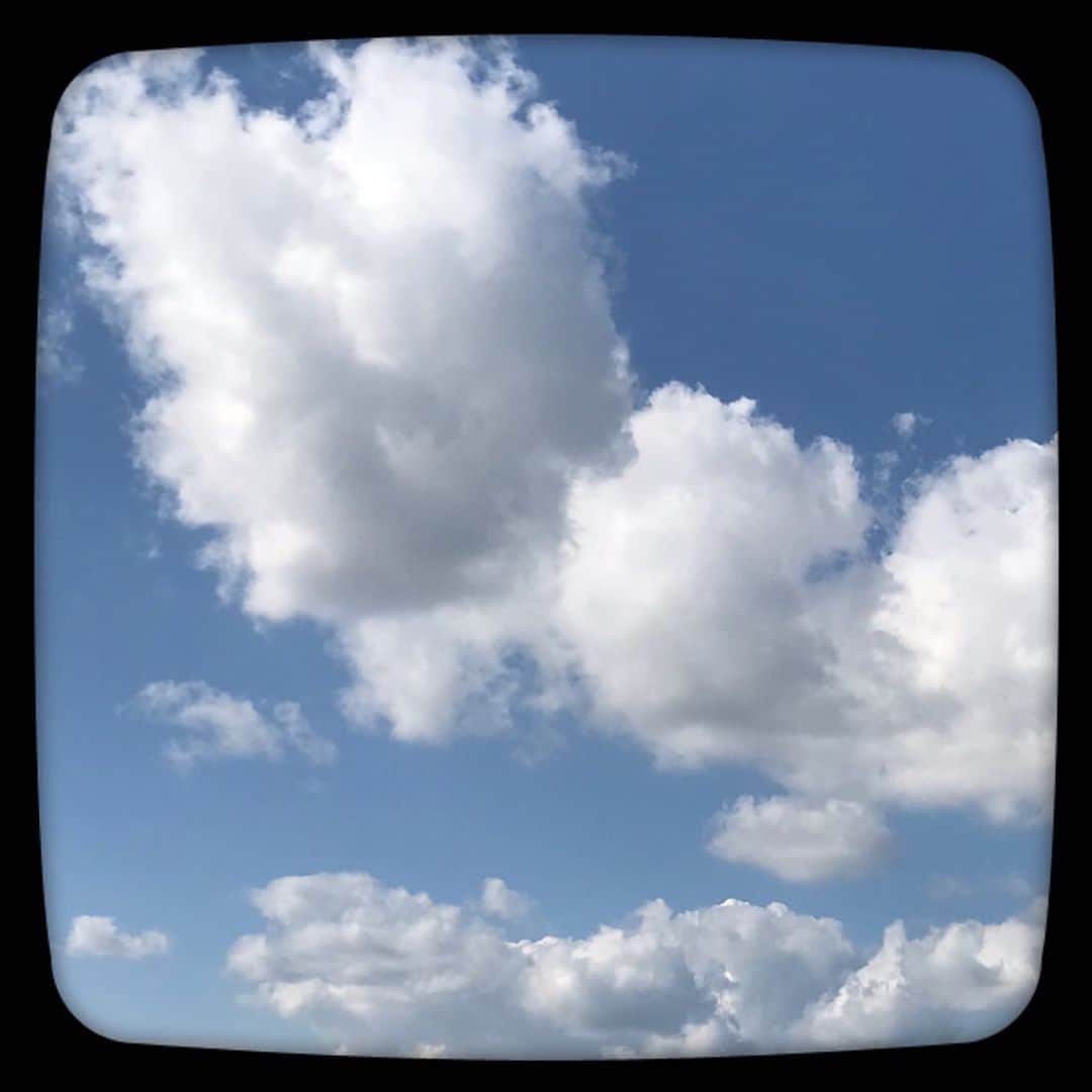 心幸 -Miyuki-さんのインスタグラム写真 - (心幸 -Miyuki-Instagram)「. . 気持ちいい秋晴れ🍁✨ . #いまそら #いまそら部  #秋晴れ #気持ちいい #感謝  #空が好きな人と繋がりたい  #20201024」10月24日 11時14分 - healingxpoppy