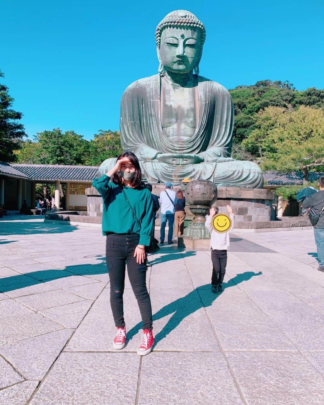 のインスタグラム：「Kamakura life...   憧れ❤️  大仏さま前で写真撮ったら長男もうつっていて、ひょうきんさにわらえたw  次男も本当に可愛い💕  #カジュアル  #ママコーデ #秋コーデ #秋服コーデ　#ワーママコーデ　#アラサーコーデ #2児ママ #2児のママ #2児の母　#紹介コード　　#ワーママ　#ワーキングママ #2歳7ヶ月 #2歳児　#4歳　#4歳4ヶ月　#年子　#年子育児 #年子ママ #年子兄弟 #Kamakura #鎌倉　#kamakuralife #kanagawa #神奈川　#大仏　#逗子　#由比ヶ浜　#材木座海岸」