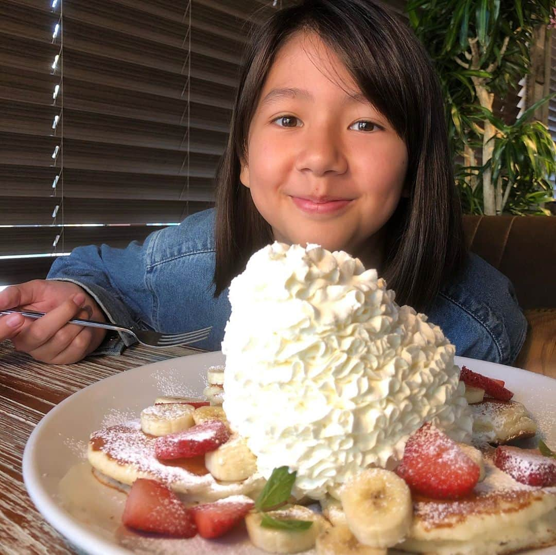 セイン・カミュさんのインスタグラム写真 - (セイン・カミュInstagram)「Father-Daughter Saturday morning brunch❣️😃💕 #thanecamus #fatherdaughter #fatherdaughtertime #konascoffee #pancakes #acaibowl #coffee #lemonade #feelingblessed #brunch #lIove」10月24日 11時27分 - thanecamus