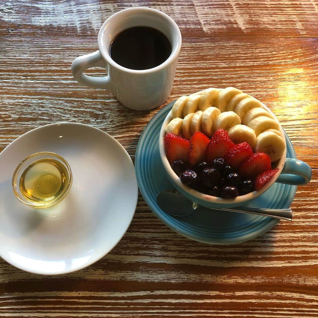 セイン・カミュさんのインスタグラム写真 - (セイン・カミュInstagram)「Father-Daughter Saturday morning brunch❣️😃💕 #thanecamus #fatherdaughter #fatherdaughtertime #konascoffee #pancakes #acaibowl #coffee #lemonade #feelingblessed #brunch #lIove」10月24日 11時27分 - thanecamus