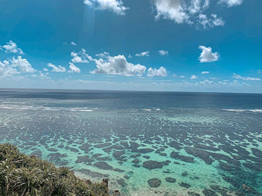 水乃あつみのインスタグラム：「ikema island  こんな透明な海見た事ないってくらい 綺麗な海でした。 また絶対いきたい🥺🥺  . . #sea #trip #photography #photo  #海 #宮古島 #池間島 #旅行好きな人と繋がりたい #旅 #たびじょ」