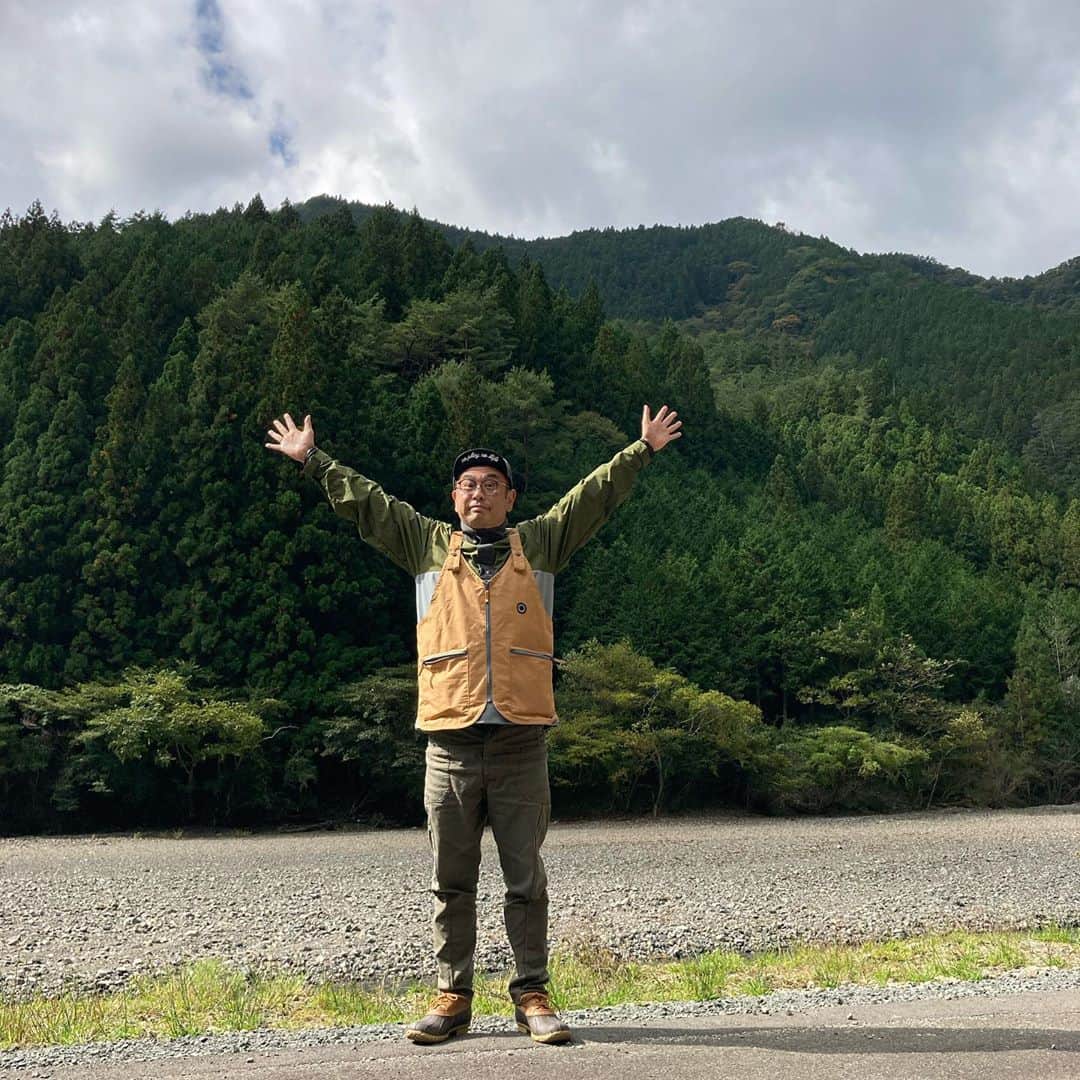 中島ヒロトさんのインスタグラム写真 - (中島ヒロトInstagram)「到着。  初めてのキャンプ場。超いい。まあまあ寒い（笑）。  #かつらぎ町 #camplay #workdaysbecameplaydays」10月24日 11時40分 - djhirotonakajima