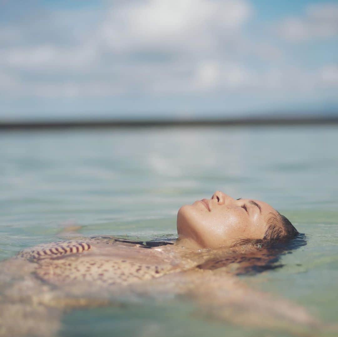 アリッサ ウーテンのインスタグラム：「Need some of this right about now 💦 PC @lovekimiko」