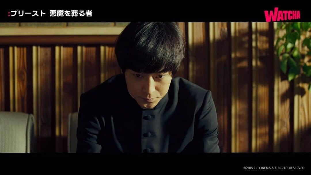 WATCHA(ウォッチャ) / 映画、ドラマ、アニメのインスタグラム：「#カンドンウォン でみる #韓国映画 ②  「プリースト 悪魔を葬る者」 ：問題児の神学校生アガト  何かに取り憑かれた女子高生ヨンシン 彼女を救おうとするキム神父 キム神父の補助司祭に選ばれたアガト  韓国映画では珍しい悪魔祓いをテーマにした作品🎬 オカルトファンにも入門者にもおすすめです✨  #プリースト #プリースト悪魔を葬る者 #パクソダム  #韓国映画 #映画 #邦画 #邦画好き #洋画 #洋画好き #movie #cinema #映画部 #映画好き #映画鑑賞 #映画好きな人と繋がりたい」