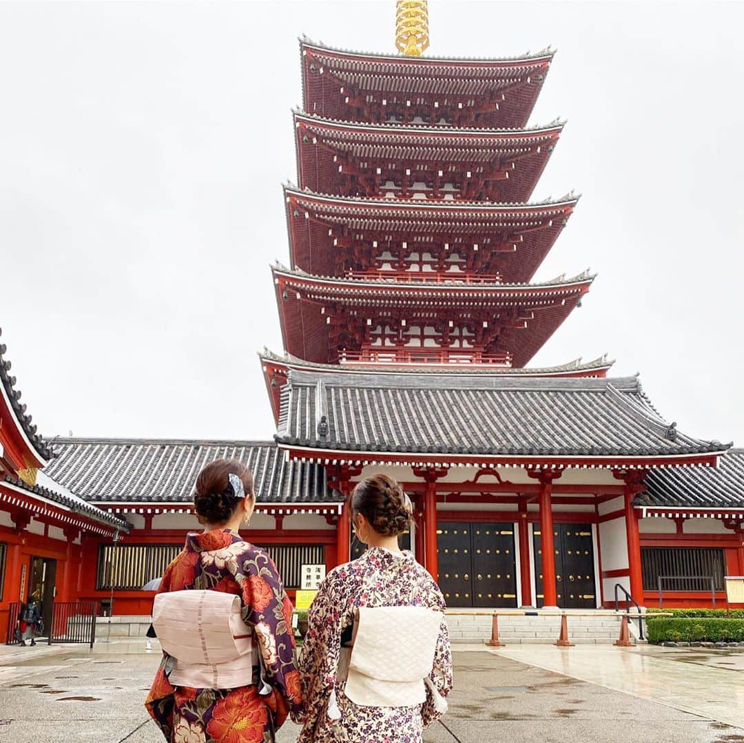 片桐優妃のインスタグラム：「久しぶりに会社の皆でおでかけ#👘 #浅草 を#着物 でお散歩しました🚶‍♀️天気はあんまりよくなかったけど皆でいっぱい写真撮れて楽しかった🙆‍♀️💕 . @asakusa_niji #浅草着物レンタルアンドネイル虹 #浅草着物レンタル虹 #浅草ネイルサロン虹 #浅草レンタル着物 #浅草着物レンタル」
