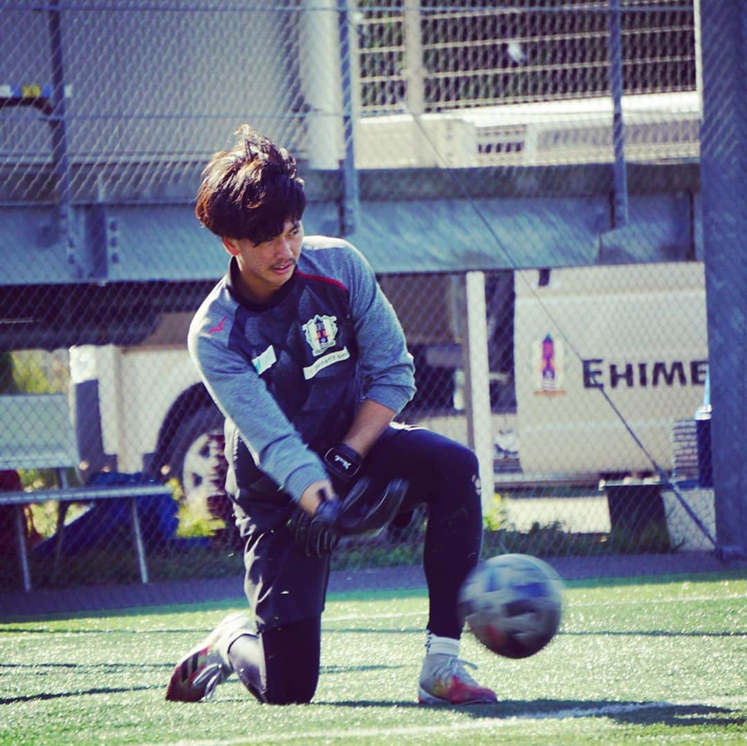 愛媛FCさんのインスタグラム写真 - (愛媛FCInstagram)「明日は…  #栃木SC 戦  🗓10月25日（日）16時00分kickoff⚽️ 🆚#栃木SC 🏟#ニンジニアスタジアム  Trick or Treat!  #DAZN #Jリーグ #ehimefc  #ココロハトモニ12 #愛媛一丸 #サッカー #soccer #1日1樹雷人」10月24日 11時55分 - ehimefc12