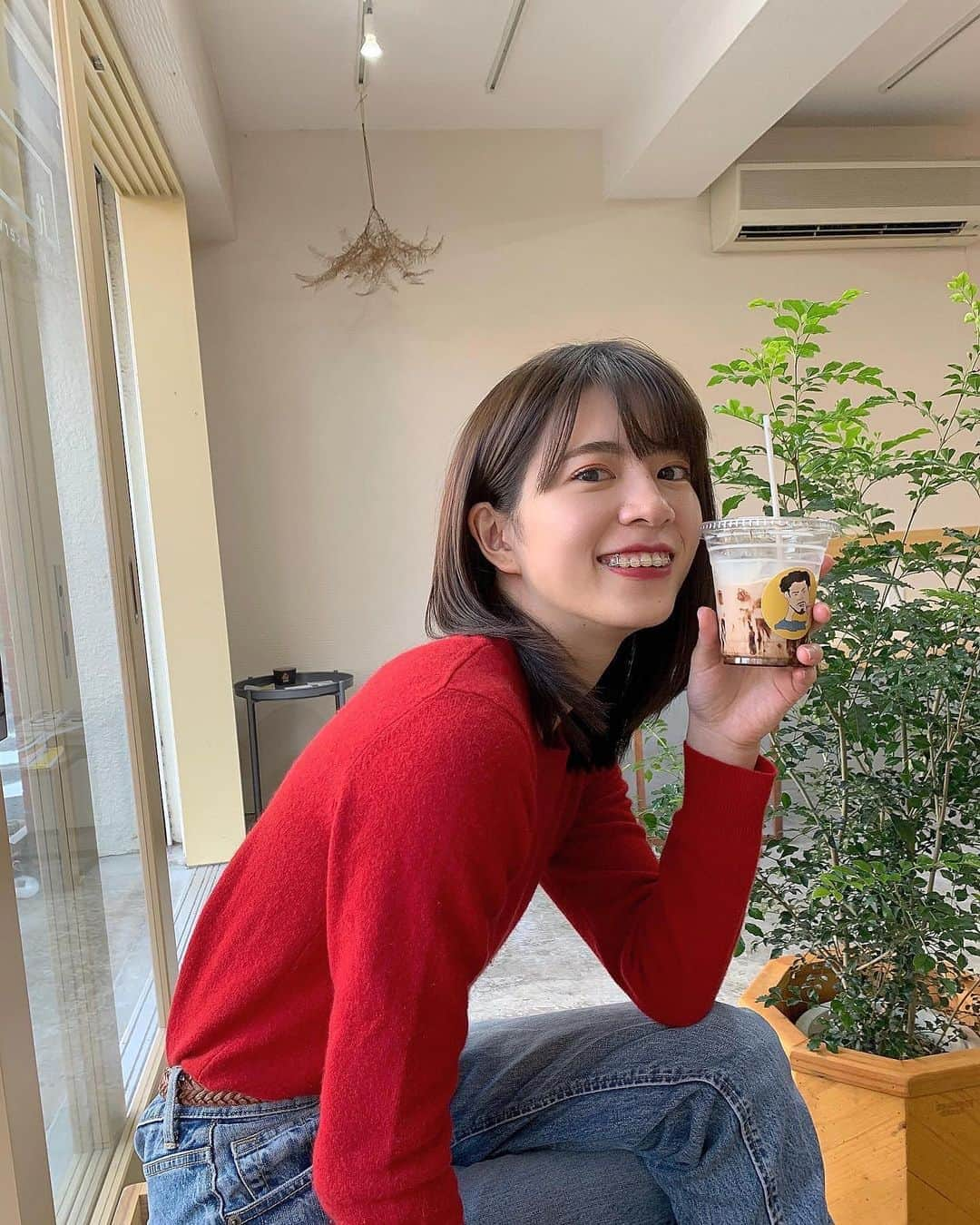 野口真由さんのインスタグラム写真 - (野口真由Instagram)「こんにちは☀️  またlit coffee service行っちゃった😳😳 火曜日はcoffee dunkになるんです💗  チョコレートラテ大好き！！ ここのチョコレートラテ美味しくて ついつい行きたくなっちゃいます🤭🤭  また行きたいな〜💭  明日丸々休みなので今日気合入れて 用事とバイト楽しみながら頑張るぞ💪💪💪💗  本日もお時間ある際に投票よろしくお願いいたします🙏🙏🐝  #ミスコン #國學院大學  #ミス國學院 #coffeedunk  #litcoffeeservice  #所沢カフェ #所沢グルメ  #小手指カフェ #埼玉カフェ #カフェ好きな人と繋がりたい  #チョコレートラテ #赤ニット #赤ニットコーデ  #赤リップ #赤リップメイク  #ジーンズコーデ  #uniqlo  #gu」10月24日 12時03分 - ngc_mayu