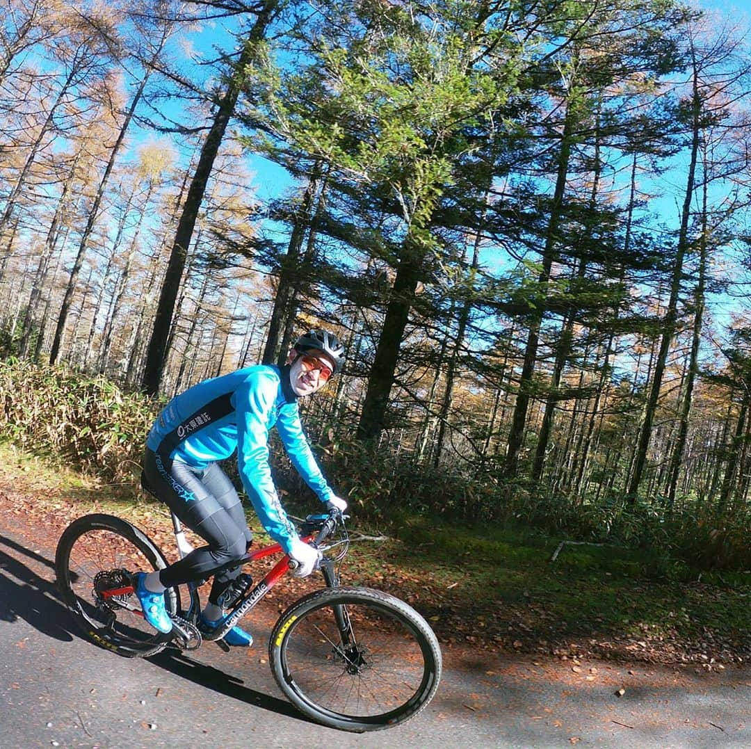 山本幸平さんのインスタグラム写真 - (山本幸平Instagram)「秋晴れ🍁☀️beautiful day #dreamseekermtbracingteam」10月24日 12時12分 - kohey55