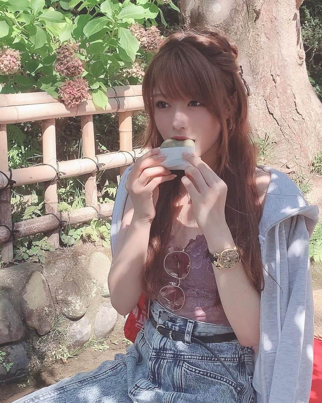 相沢みなみさんのインスタグラム写真 - (相沢みなみInstagram)「和菓子タイム🍵🍡 #焼き草餅  . yaki-kusamochi🌿 . 烤青团很好吃❤︎ . #相沢みなみ」10月24日 12時16分 - epoint2016