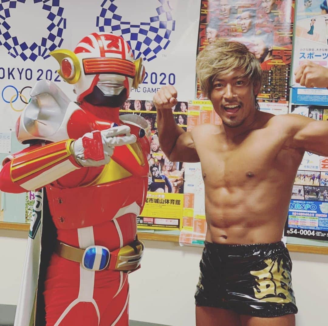 中村風太のインスタグラム：「3連戦初日は石川・七尾市城山体育館  第4試合　1/45  近藤修司 菊田円 ✖️ vs Kzy ⭕️ Ben-K  （15分50秒　クモガラミ）  #dragongate #ドラゴンゲート #DRAGONGATE #DRAGONGATE世代 #ben_k #石川　#七尾 #workout #筋トレ #tanning #日焼け　#日サロ #黒肌　#黒肌男子 #スギヨ仮面」
