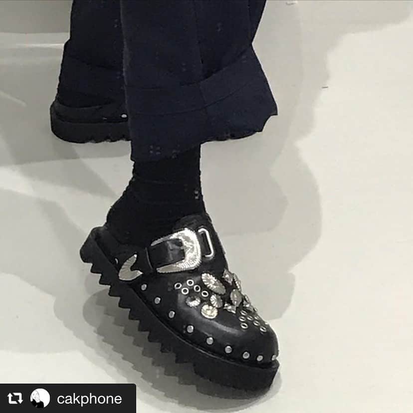 TOGAさんのインスタグラム写真 - (TOGAInstagram)「#repost @cakphone TOGA PULLA SHOE AW2020 Eyelet metal sabot Available at TOGA stores and TOGA ONLINE STORE. @togaarchives_online ・ #togaarchives #togaarchives_online #toga #togapulla #togapullashoe #shareyourpulla #togapulla20aw #トーガ #トーガアーカイブス #トーガプルラ」10月24日 12時44分 - togaarchives