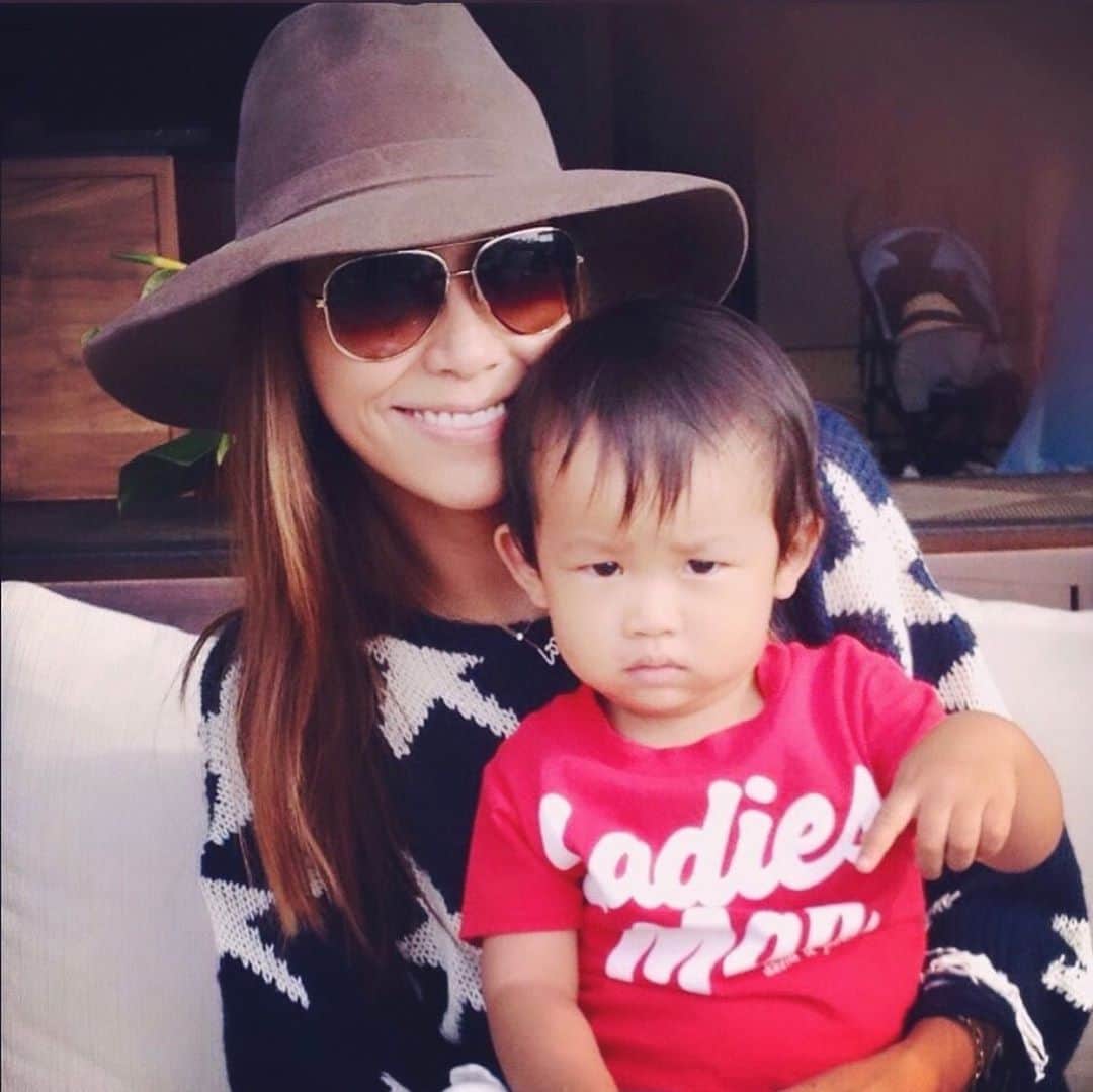 坂倉アコのインスタグラム：「My forever love❤️❤️❤️﻿ ﻿ I miss my guy being so little....He is going to be 10 in 2 months...🥰﻿   He looks a bit irritated in this pic though! Lol! I love that he is wearing a “ladies man” T shirts....💓﻿  ﻿ ちょうど7年前。﻿ あと2ヶ月で10歳になる息子。﻿ もう10歳か〜😭✨﻿ 10年本当に早かったなぁ。﻿ ﻿ それにしても、ちょっと不機嫌なお顔してる🤣何があったw？﻿ ﻿ このままたくましく成長して、大好きなこと見つけてね💞💫  #mylove #motherandson #myman❤️ #bestfriend #forever  #myladiesman #myjuju」