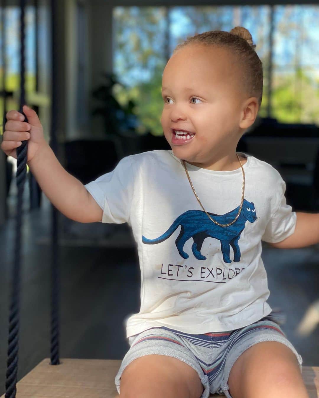 エイヨシャ・カレーのインスタグラム：「Baby boy 💙 that faceeeee😍」