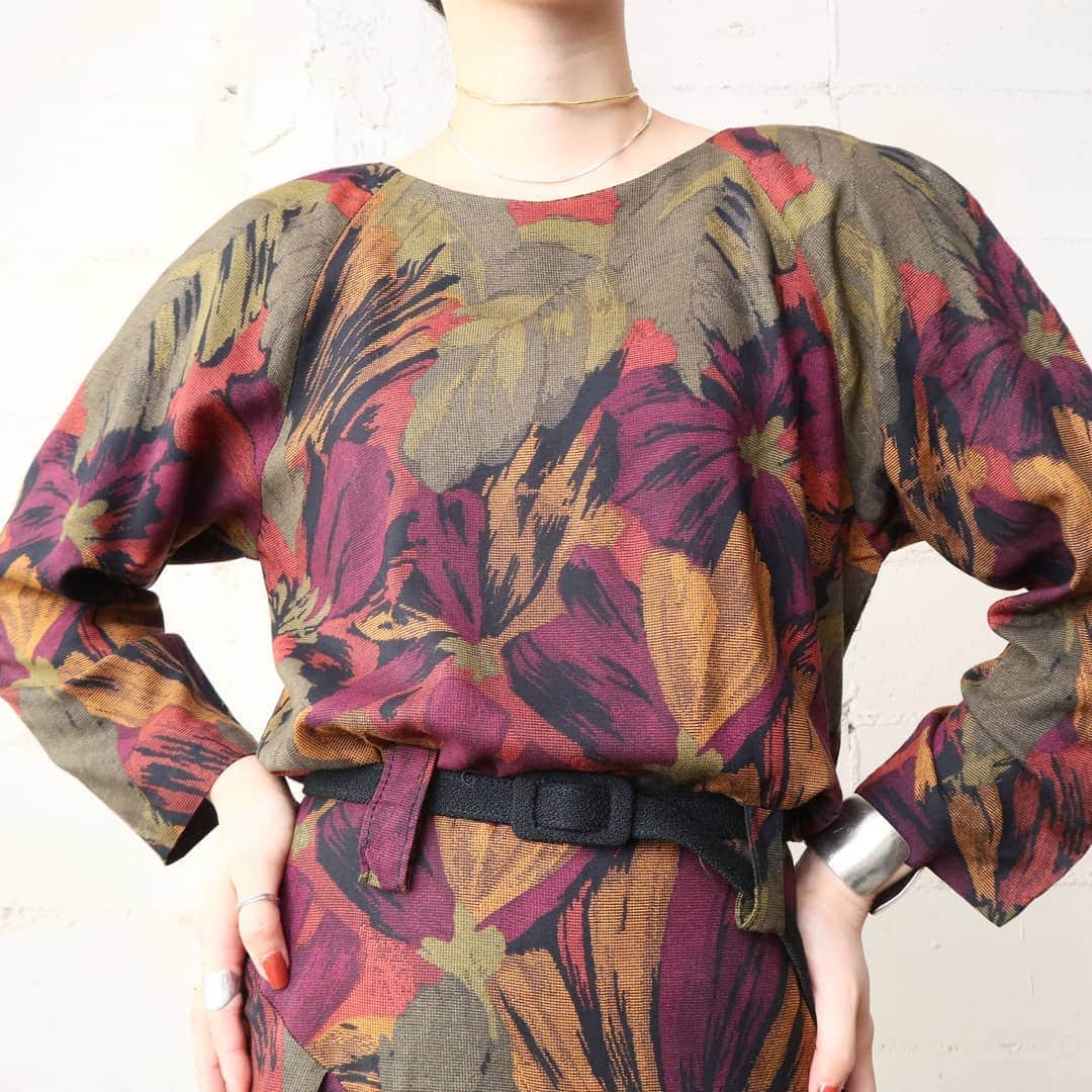 吉祥寺 古着屋 Orfeoさんのインスタグラム写真 - (吉祥寺 古着屋 OrfeoInstagram)「Leaf Pattern Dress  #orfeo #kichijoji #tokyo #vintage #used #fashion #coordinate #outfit  お問い合わせはインスタグラムのプロフィール掲載のメールアドレスにお願いいたします。コメント、DMでのお問い合わせは受け付けておりませんのでご了承ください。 ONLINE SHOPの商品も店頭にてご購入頂けます。気になる商品がございましたらスタッフにお声掛けください。  新型コロナウィルス感染拡大防止策を徹底した上で営業をしております。マスクの着用、入店時にアルコールでの消毒をお願いいたします。」10月24日 12時54分 - orfeokichijoji
