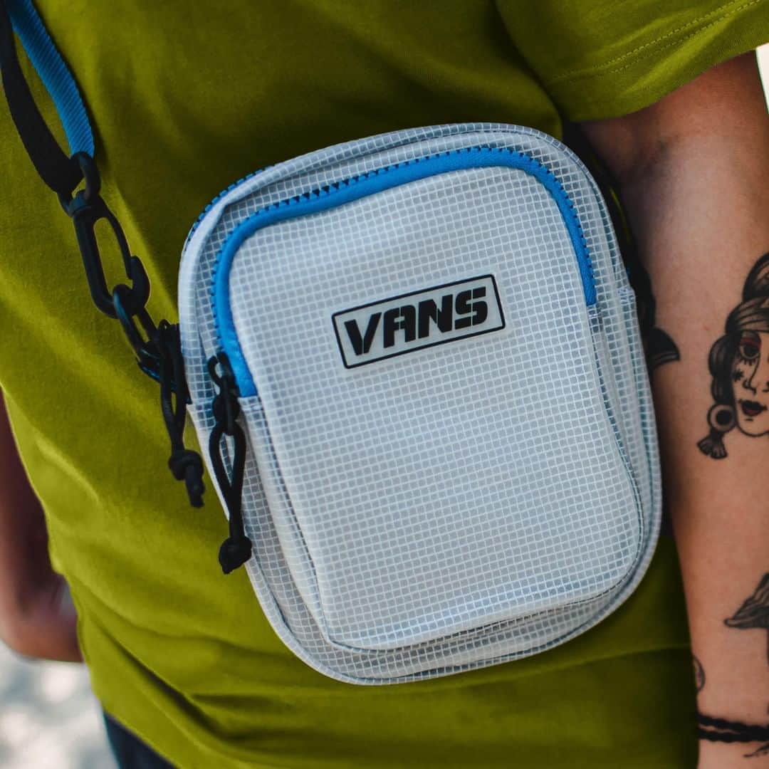 Vans Philippinesさんのインスタグラム写真 - (Vans PhilippinesInstagram)「Get around in the Thread It Crossbody bag! Available at Vans Market! Market!, Vans Festival Mall, Vans Robinsons Place Palawan, and other select Vans Concept Stores. #VansPhilippines」10月24日 13時00分 - vansphilippines