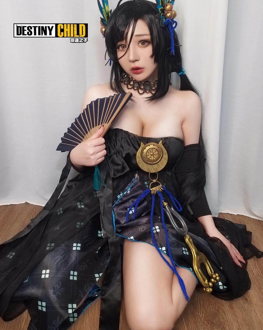 千尋のインスタグラム：「喜歡千尋的造型嗎///// 命運之子TapTap非和諧版於10/21正式上線啦 大家有下載來玩了嗎？ 千尋晚一點會直播和大家一起玩喔！ 快一起登入遊戲領取豐富獎勵/// 以及領取千尋大人的專屬兌換碼【sweet-limos】  PS 官方資訊和遊戲攻略以及命運之子香香的圖片 都在TapTap論壇裡面喔////  晚上20:00 直播不見不散 TapTap下載：https://l.taptap.com/MNTuiqMV 《命運之子》TapTap Wiki：https://www.tap.io/strategy-station/2147484654 《命運之子》TapTap版開發者FAQ：https://www.tap.io/topic/2148005951」