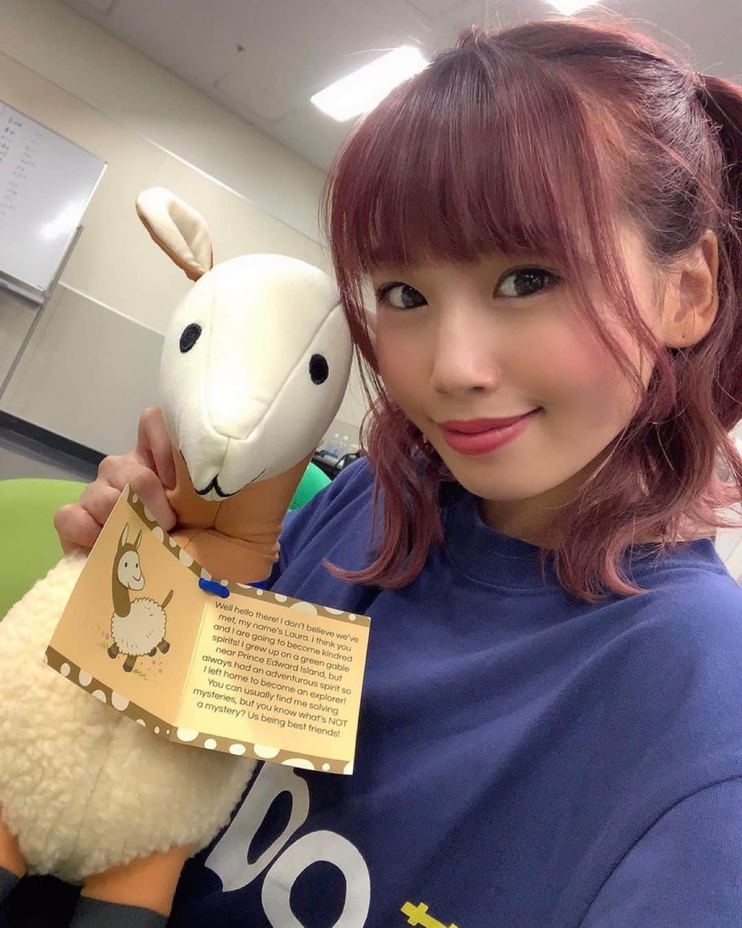 はるまのインスタグラム：「11月21日（土）RIZIN.25 大阪開催発表されました🥊 前回に引き続き、冠スポンサーをしてくださるyogibo様🐏ありがとうございます💗  yogiboでまったりしているオフショットが沢山あるから徐々に載せていきますね😉  こちらはお気に入りの羊さん🐏  #RIZIN #RIZIN2020 #RIZIN25 #RIZINFF #RIZINガール #RIZINガール2020 #yogibo」