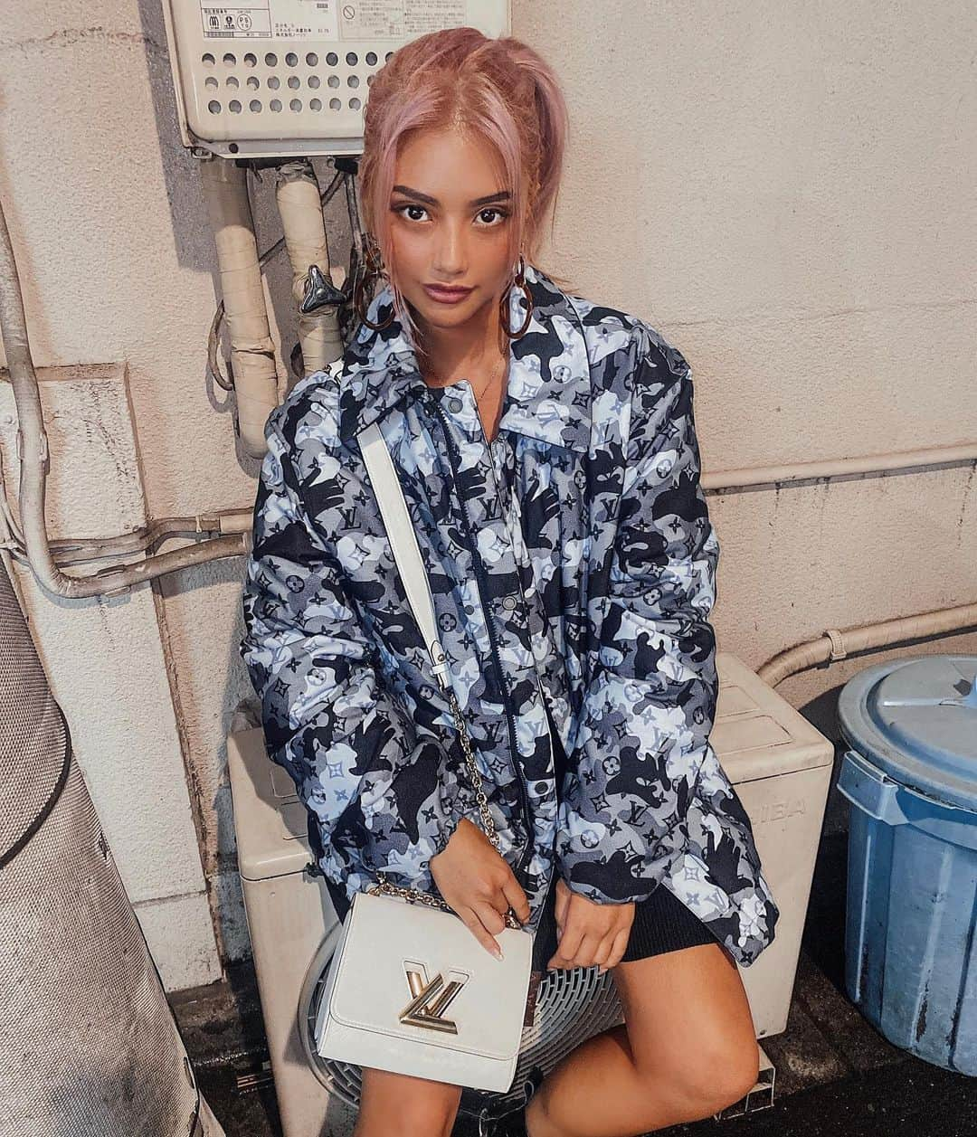 VIENNAさんのインスタグラム写真 - (VIENNAInstagram)「冬服始めました。 I tried to dress like summer but It’s time to wear a jacket😭」10月24日 13時34分 - viennadoll_official