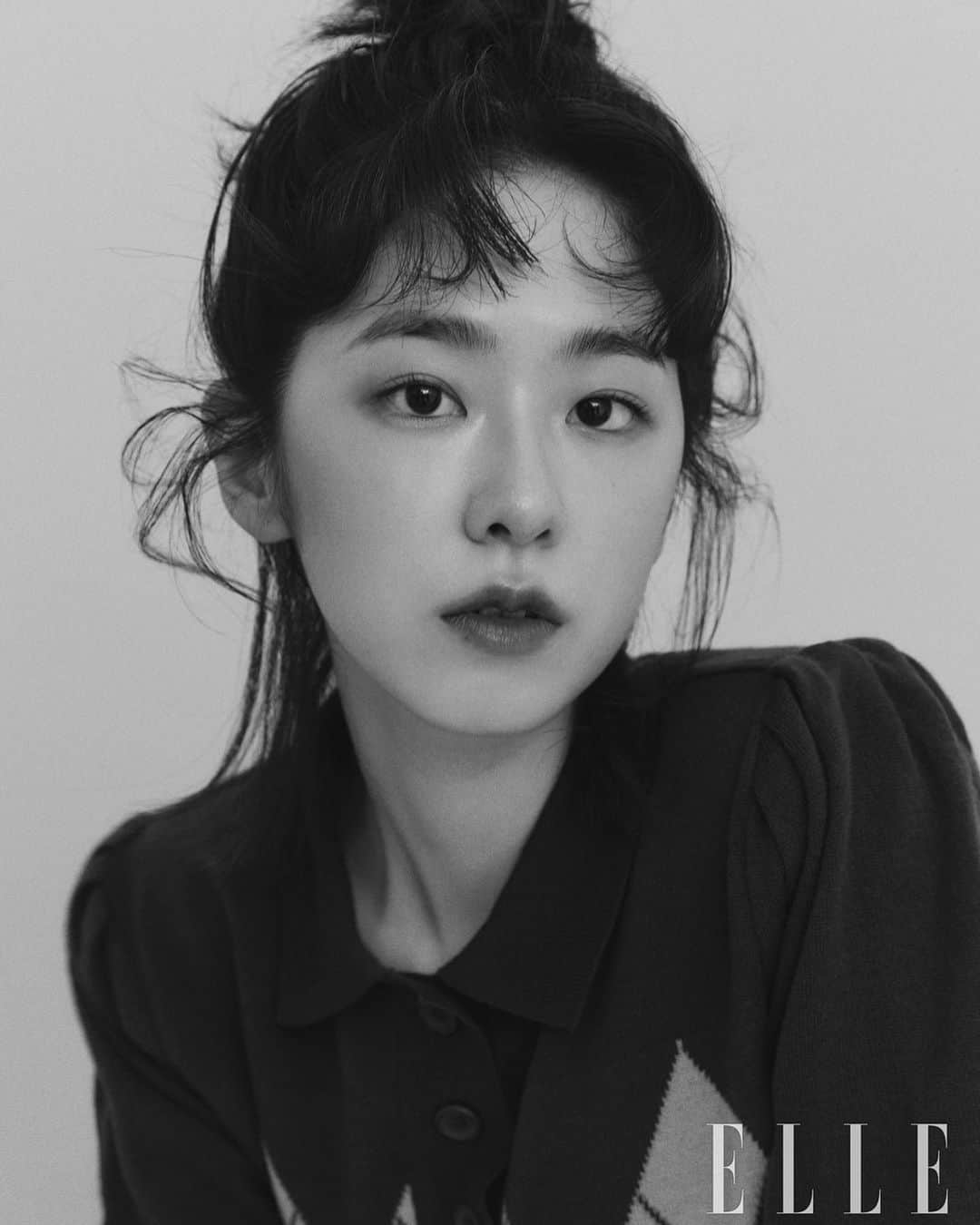 のインスタグラム：「@ellekorea 11월호 🤎」