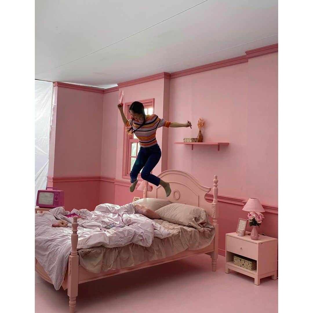 チョン・リョウォンのインスタグラム：「. 왜그렇게 신이가 났쪙-🤦🏻‍♀️😻🤭」