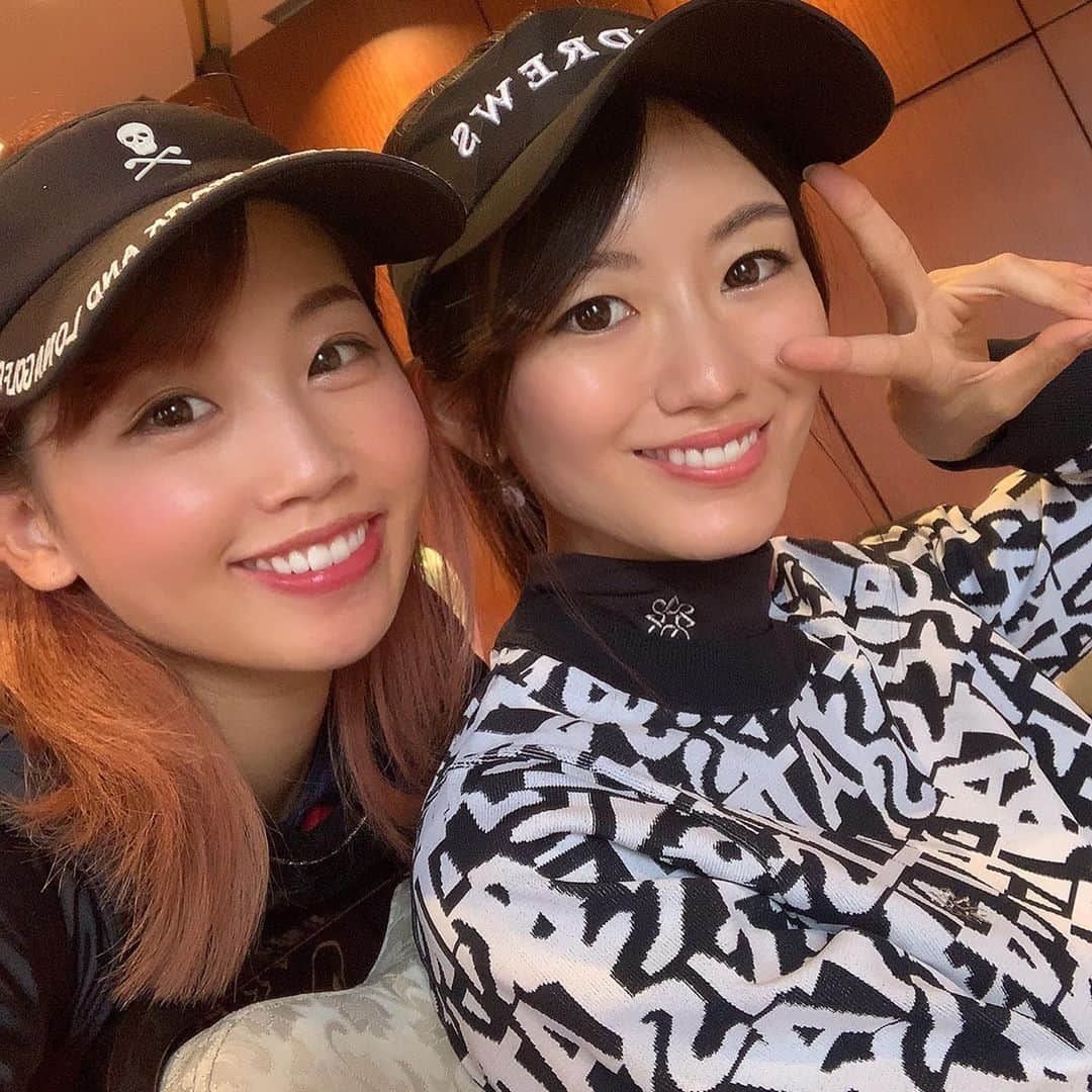 にゃんさんゴルフさんのインスタグラム写真 - (にゃんさんゴルフInstagram)「. こないだのバーディーズカップ⛳️ セゴビアゴルフクラブインチヨダ！👏  浮島のショートホールがあったり ながーーいバンカーあったりしたけど なんとハーフベストの40がでたよ🙆‍♀😂️👏　 奇跡のバーディが2つ取れたの！  ごはんも美味しかった♡ 朝食はフレンチトースト🥞 お昼は豆乳坦々麺🍜  ボールは @kascogolf のHALLOWEENバージョンだよ🎃❤️  #セゴビアゴルフクラブインチヨダ#セントアンドリュース#GTバーディーズ #ハーフベスト#ニーハイ#ニーハイコーデ#秋服ゴルフウェア#kiraboon#standrews #golf#golfgirl #ladiesgolf #golfhotties #golfbabes #golflife #golfstagram #lovegolf #golfer #ゴルフ #ゴルフ女子 #ゴルフ大好き#instagolf #スポーツ女子 #골프 #모델 #한국  #高尔夫球 #golfswing #vg_fashion」10月24日 13時42分 - miiiii0228