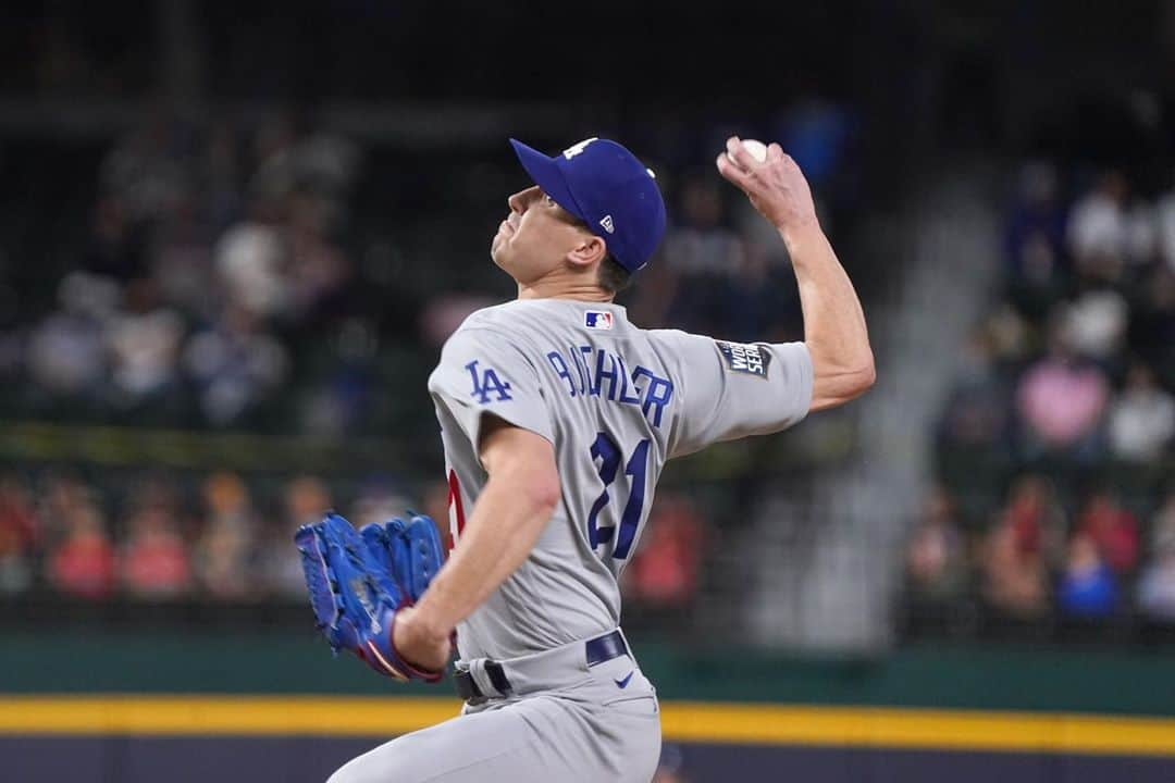 ジャスティン・ターナーさんのインスタグラム写真 - (ジャスティン・ターナーInstagram)「Walker F’ing Buehler  #WorldSeries2020  📸 @jon.soohoo」10月24日 14時01分 - redturn2