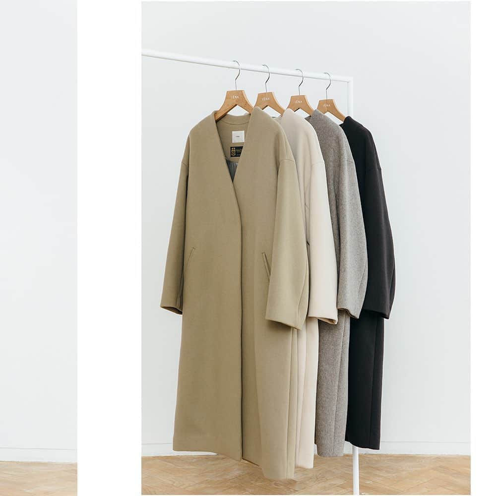 IENAさんのインスタグラム写真 - (IENAInstagram)「Find 10 New Coats for Winter 2020﻿ ﻿ この冬をともに過ごしたくなる、﻿ 素材もデザインも丁寧につくり込んだ﻿ 10枚の選りすぐりのIENAのコート﻿ ﻿ ﻿ ﻿ ﻿ ﻿ Editor @akane773﻿ Model @aria_polkey﻿ Stylist @natsukokanekoop﻿ Photographer @tetsuokashiwada﻿ Hair&Makeup @yoshikazumiyamoto﻿ ﻿ ﻿ ﻿ ﻿ ﻿ ﻿ ———————————————﻿ ﻿ IENA/MANTECOノーカラーコート﻿ ¥44,000+tax﻿ col:グレー.グレーA.ナチュラル.ベージュ.カーキ﻿ size:34.36.38﻿ no.20020900515030﻿ ※カーキは11月上旬入荷予定﻿ ﻿ ———————————————﻿ ﻿ ﻿ #iena﻿ #iena_20aw﻿」10月24日 14時08分 - iena_jp
