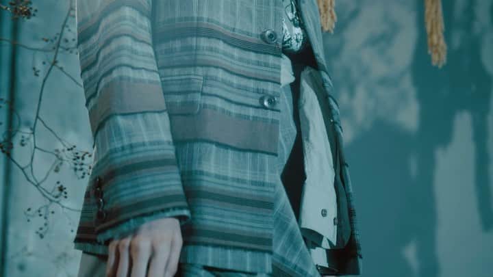 メアグラーティアのインスタグラム：「meagratia SS21 Collection   Pattern maker：@yoshiki_nishioka Stylist：@go_momosee Hair：@mukai_daisuke Makeup：@mie_makeup_artist Flower artist : @yukarisatoflower  MD：@bay_seki Illustration：@87.psd Animation：@co2konishi Music direction：@takumi_rockwell Photographer：Kenichi mui Cinematographer：Ryo Tanaka Producer：Shogo Taguchi Director：@aisukuriiim_cam  #meagratia #ss21 #rakutenfashionweektokyo #flowers #flower #animetion #anime #illustration」
