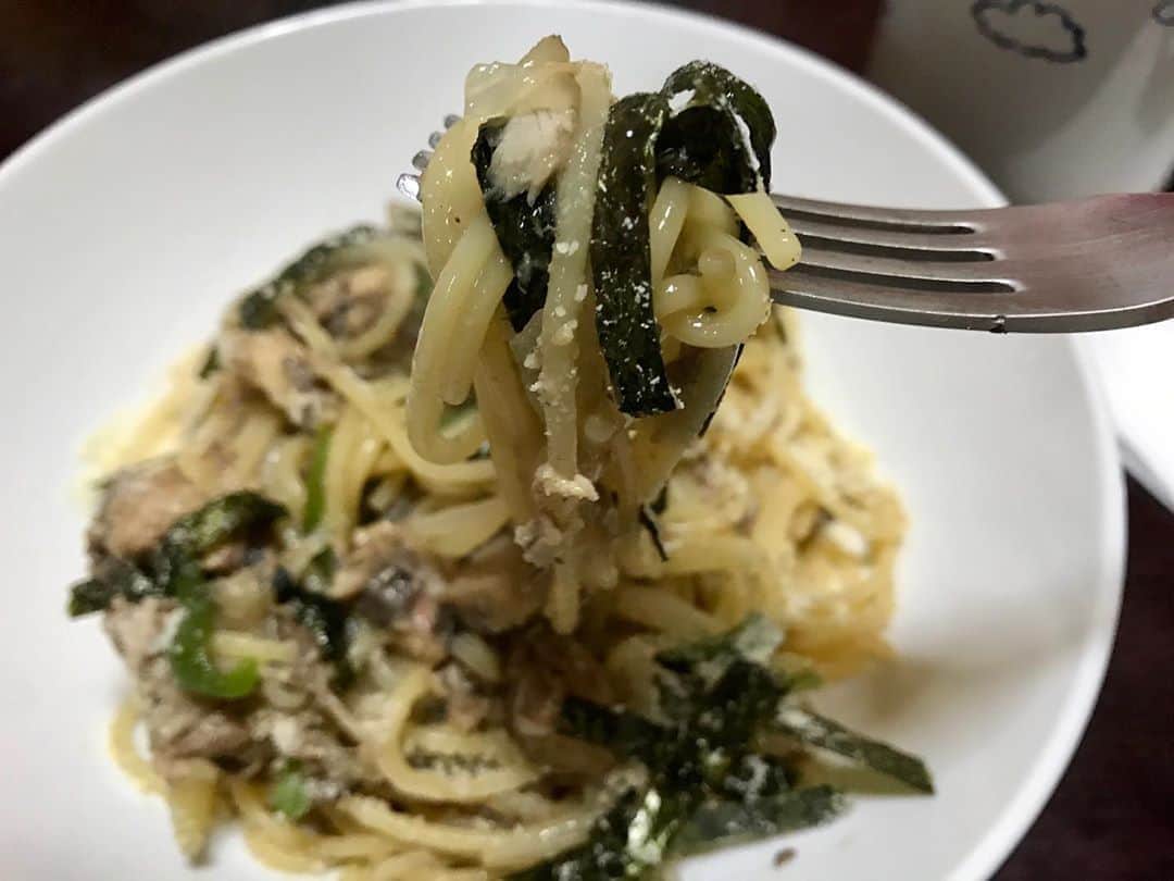 スネオヘアーさんのインスタグラム写真 - (スネオヘアーInstagram)「#スネオヘアー　#家飯昼飯 #鯖缶パスタ　#簡単うまい #海苔も良いけど #刻んだ青じその方が合うな #インスタント珈琲 #suneohair #たいらのおやま食堂」10月24日 14時18分 - suneohairofficial