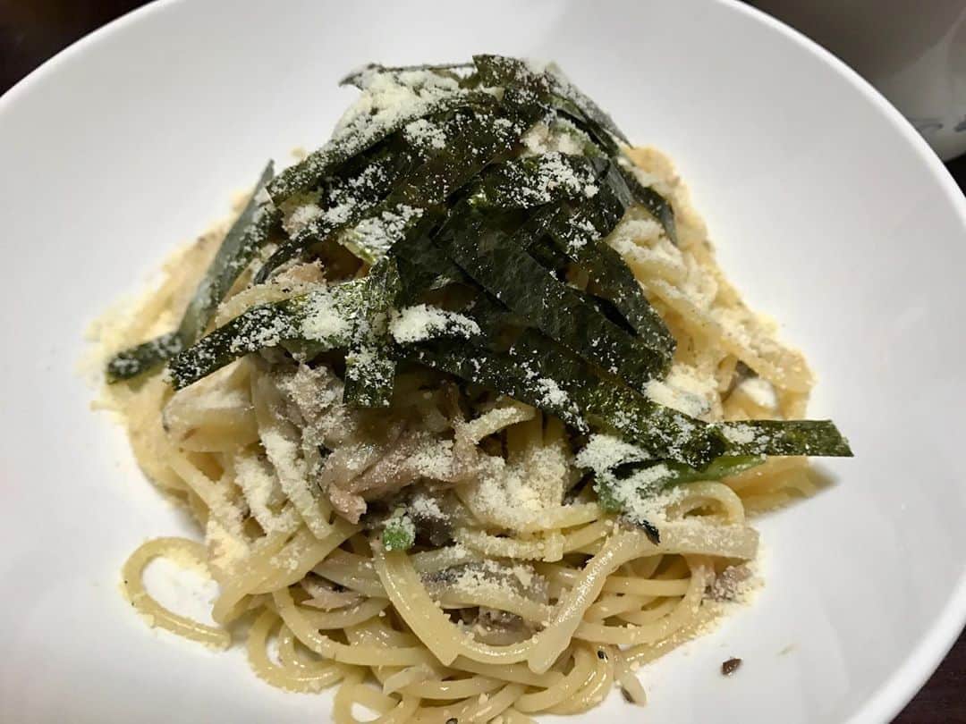 スネオヘアーさんのインスタグラム写真 - (スネオヘアーInstagram)「#スネオヘアー　#家飯昼飯 #鯖缶パスタ　#簡単うまい #海苔も良いけど #刻んだ青じその方が合うな #インスタント珈琲 #suneohair #たいらのおやま食堂」10月24日 14時18分 - suneohairofficial