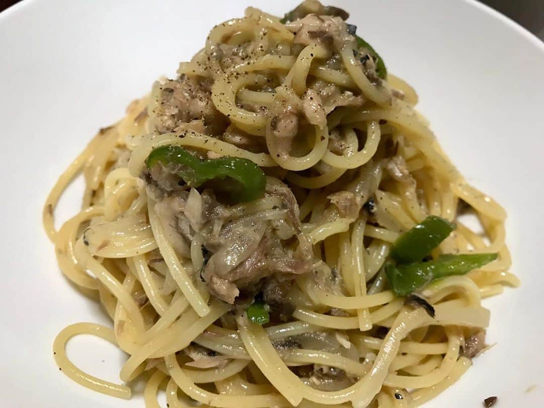 スネオヘアーさんのインスタグラム写真 - (スネオヘアーInstagram)「#スネオヘアー　#家飯昼飯 #鯖缶パスタ　#簡単うまい #海苔も良いけど #刻んだ青じその方が合うな #インスタント珈琲 #suneohair #たいらのおやま食堂」10月24日 14時18分 - suneohairofficial