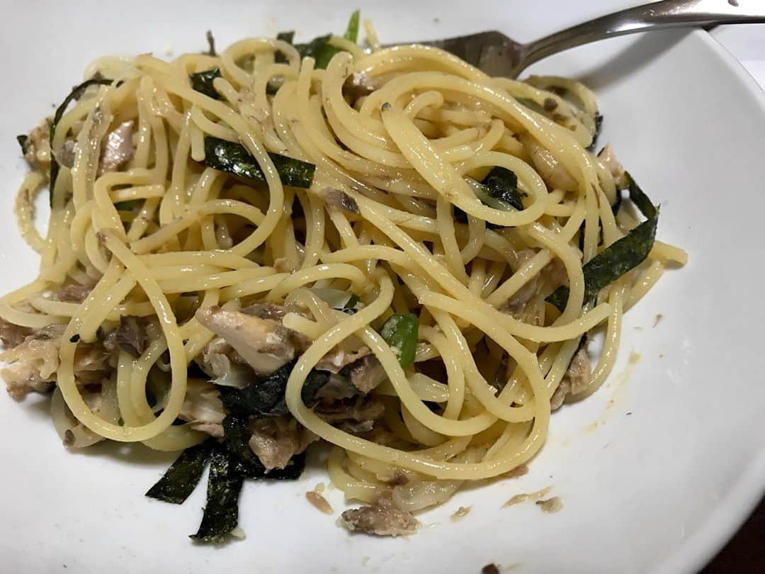 スネオヘアーさんのインスタグラム写真 - (スネオヘアーInstagram)「#スネオヘアー　#家飯昼飯 #鯖缶パスタ　#簡単うまい #海苔も良いけど #刻んだ青じその方が合うな #インスタント珈琲 #suneohair #たいらのおやま食堂」10月24日 14時18分 - suneohairofficial