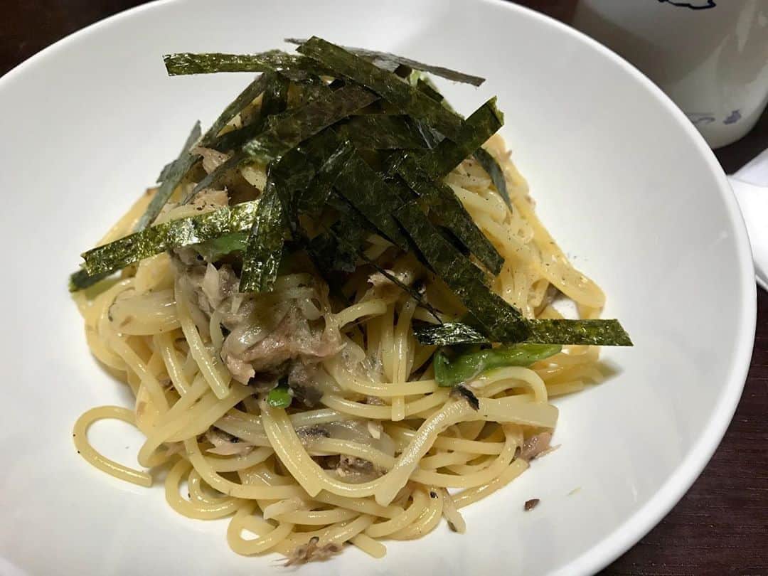 スネオヘアーさんのインスタグラム写真 - (スネオヘアーInstagram)「#スネオヘアー　#家飯昼飯 #鯖缶パスタ　#簡単うまい #海苔も良いけど #刻んだ青じその方が合うな #インスタント珈琲 #suneohair #たいらのおやま食堂」10月24日 14時18分 - suneohairofficial