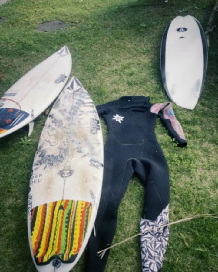 のインスタグラム：「良いグッズはマインドもよくなっていく🌠⚡︎ @volcomjpan #volcomjapan #volcomwetsuits」