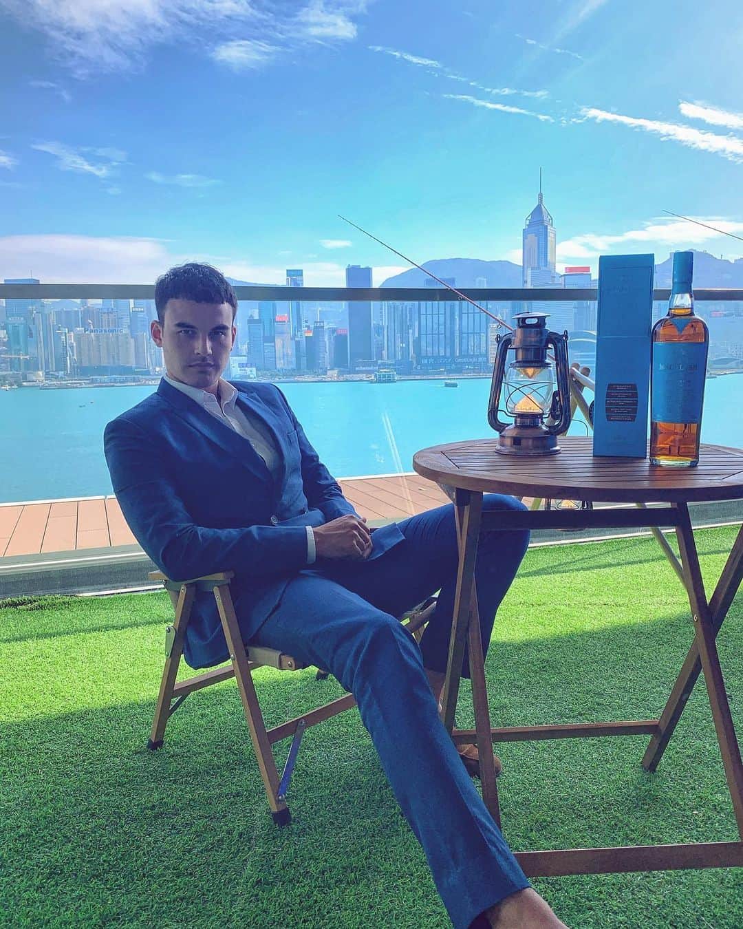 Kam Wai Suenのインスタグラム：「Last year I was pleased to introduce to you the launch of The Macallan Edition 5. Today we say good bye to the Edition no 5 and we welcome the The Macallan Edition no 6, the new limited edition of single malt whisky that celebrate the River Spey, the natural Wonders of The Macallan Estate.   Using 5 Cask styles that embody unique stories related to the River Spey.  I am going to spend this long weekend enjoying its aromas of fresh fruits, nutmeg and toffee merged  with oak and flavours of ripe plum, vibrant sweet oranges and cinnamon with a finish of fresh fruits and creamy chocolate and toasted oats.  Have a lovely weekend guys 😘🥃 #MACALLANCREATES #EDITIONNO6 #THEMACALLANHK @themacallan_hongkong」