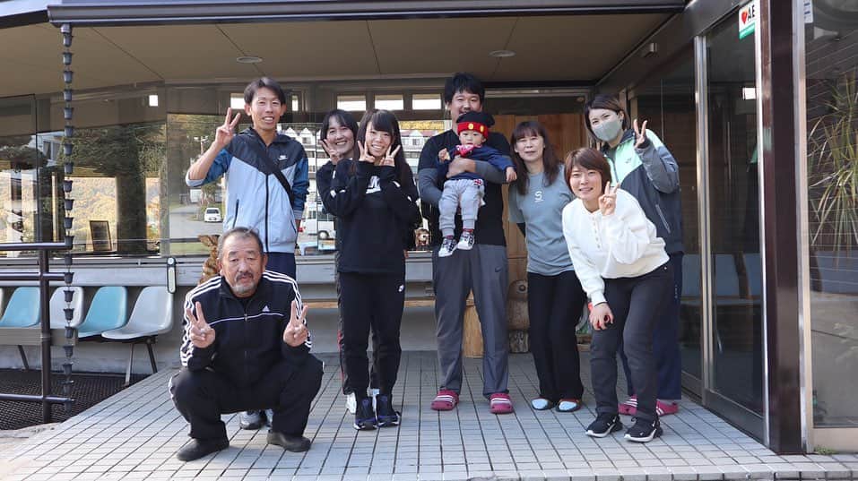 松田瑞生のインスタグラム：「＊ 1ヶ月間の長野合宿、完← 陸連の強化費でこれからのシーズンに向けて高地トレーニングをさせていただきました。 上手くいかないときはとことんうまくいかずとても苦しみました。 山光館の方々の温かいお人柄と 美味しいご飯に癒されました🧡 また強くなって帰ってきたいと思ってます！ 平地に戻ってからしっかり調子を上げていけるよう調整していきたいと思います。 グッバイ！なーがーのー！！ #長野 #菅平　#山光館　 #ありがとうございました」