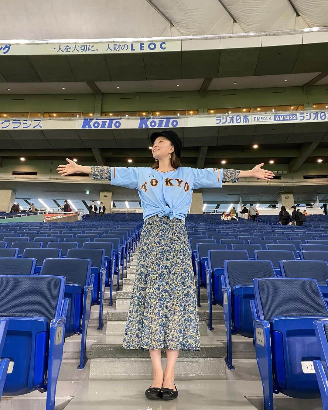 陽菜えみるさんのインスタグラム写真 - (陽菜えみるInstagram)「. . とうとうドームが🏟‼️‼️ 家と化しました…(笑) . 安心感と居心地ね🏠✨✨ . . #プロ野球 #読売ジャイアンツ #ジャイアンツ #読売巨人軍 #巨人 #辰徳ジャイアンツ #原辰徳 #巨人ファン #ジャイアンツファン #野球好きと繋がりたい #巨人ファンと繋がりたい #g女 #ジージョ #ユニフォーム #ユニフォーム女子 #ユニフォームマジック #tokyogiants #野球好き #巨人贔屓 #現地観戦 #ユニフォームコーデ #東京ドーム #熱い巨党 昨日の巨人も #絶好調 #m5 #売り子 さん観れないの寂しい #レモンサワー 買いますので🍋笑」10月24日 15時03分 - emiru_haruna