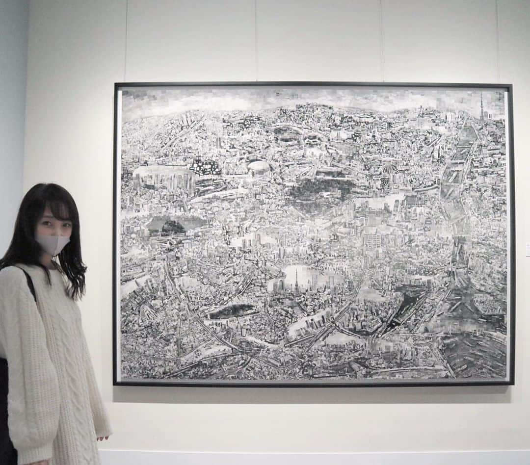 野村日香理さんのインスタグラム写真 - (野村日香理Instagram)「#美術館巡り Bunkamura ザ・ミュージアム。 10/20からの「東京好奇心 2020 渋谷」🎨  最近美術館巡りが楽しくてひとりでふらっと寄り道をして作家さんの伝えたかったことや物語を考えてみたり自分の心と向き合ったりしています。  東京好奇心2020は4つのキーワードをもとに100人の写真家さんが独自の視点で変化し続けてきた東京をとらえた約200点の写真が展示されていて作品から声が出てきそうでした。  私はTIMELESSNESSの #土田ヒロミ さんと #クーボンチャン さんの時代を超越した作品が心にずしっと響いて30分くらい眺めていたかな⌚︎  懐中時計の午前8時15分は #リトルボーイ と呼ばれた原爆が広島に投下された時間でお弁当はその日のお昼に食べるはずだったものです。。  時間が足りなかったのでまたじっくり鑑賞しに行きたいです♡  #平和#戦争#今を生きる#サポーテッド#東京好奇心2020渋谷 #100人の写真家があなたを揺さぶる。#写真好きな人と繋がりたい#渋谷#美術館好きな人と繋がりたい#Bunkamuraザミュージアム#東京画#Bunkamura 主催者様に許可をいただき特別に撮影をさせていただいています。」10月24日 14時58分 - nomura.hikari