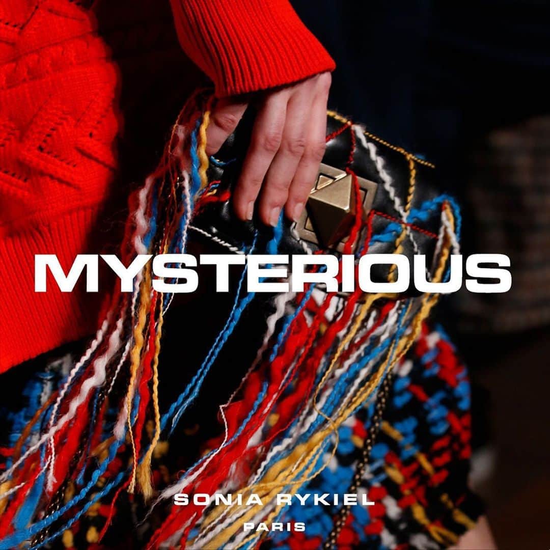 のインスタグラム：「MYSTERIOUS : (of a person) deliberately enigmatic.  #Soniarykiel #Followthestripes #Newchapter #itbag」