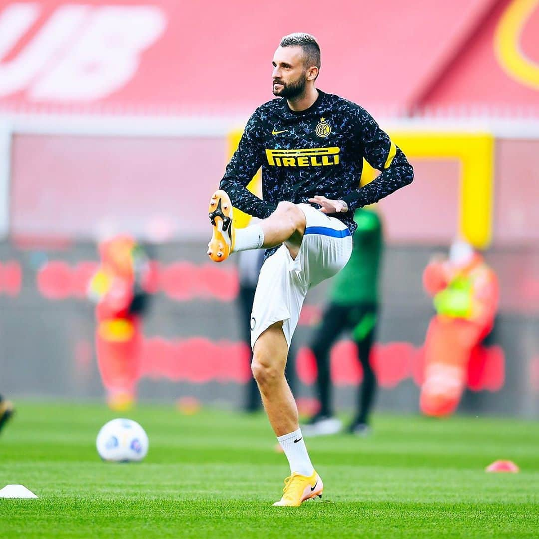 インテルナツィオナーレ・ミラノさんのインスタグラム写真 - (インテルナツィオナーレ・ミラノInstagram)「NERAZZURRI WARMING UP 🔥⚫️🔵 #Inter #ForzaInter #GenoaInter #WarmUp #SerieA #Football」10月25日 0時41分 - inter