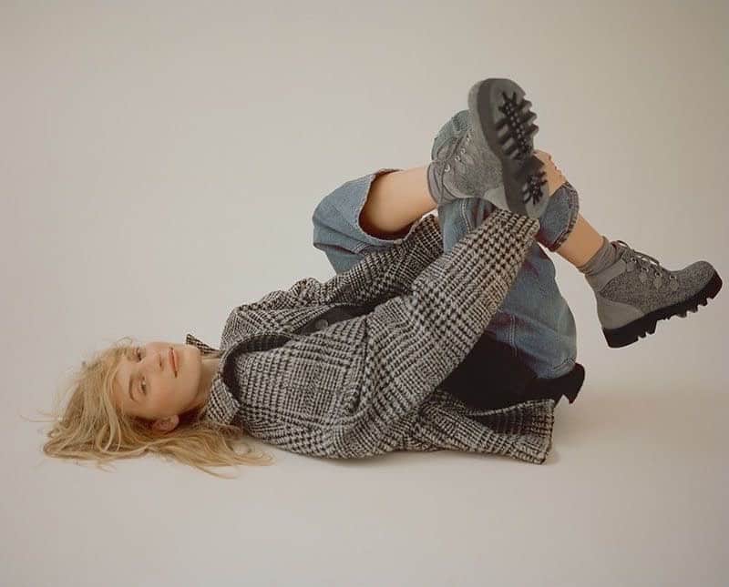 ヴァネッサ・アクセンテのインスタグラム：「Current mood 🙃」