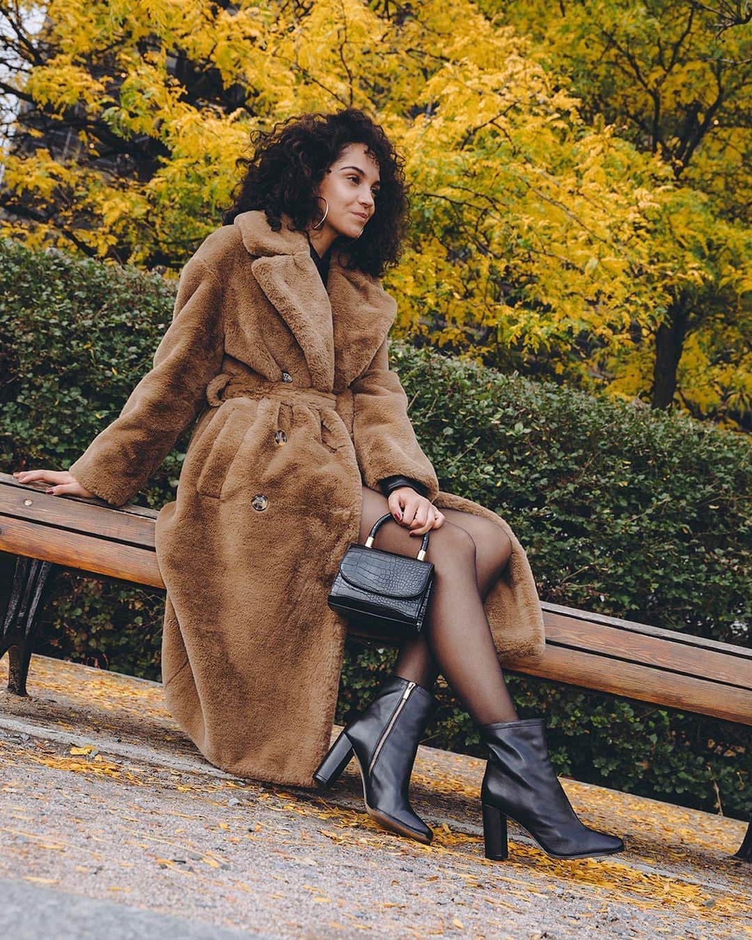 ALDO shoesさんのインスタグラム写真 - (ALDO shoesInstagram)「Kickstart boot season with everything you need from everyday booties and pull-on thigh-highs to ready-for-anything lug soles and classic chelseas. Our Saturday pick? Sleek ankle boots Musimon. #AldoShoes」10月25日 0時37分 - aldo_shoes