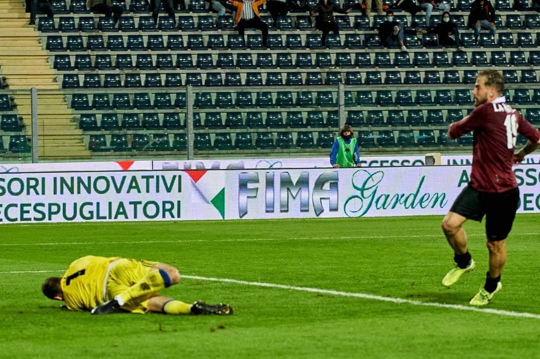 エンポリFCさんのインスタグラム写真 - (エンポリFCInstagram)「⚽ Il gol del vantaggio, il definitivo 3-1 e l'esultanza di Andrea La Mantia e di tutta la squadra #EmpoliPisa 📸📸📸」10月25日 0時38分 - empoli_fc_official