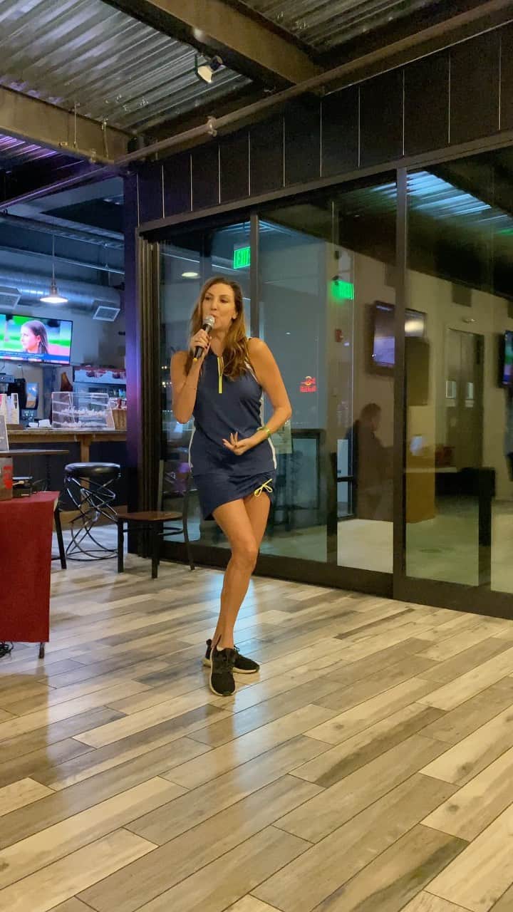ヘザー・マクドナルドのインスタグラム：「To ease into stand up comedy next week @tempeimprov I decided to jump on the #dreams #cranberryjuice trend & sing Karoke where it is current legal to do so in #Utah. Tell me what you think. Mackenzie filmed and my family tolerated it. No one else seemed to care.」