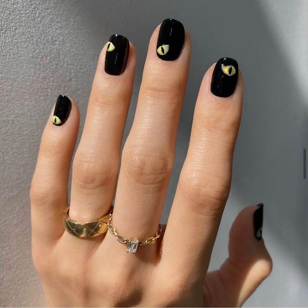 ELLE UKさんのインスタグラム写真 - (ELLE UKInstagram)「The h̶i̶l̶l̶s̶ nails have eyes 👀  RG @betina_goldstein」10月25日 1時06分 - elleuk