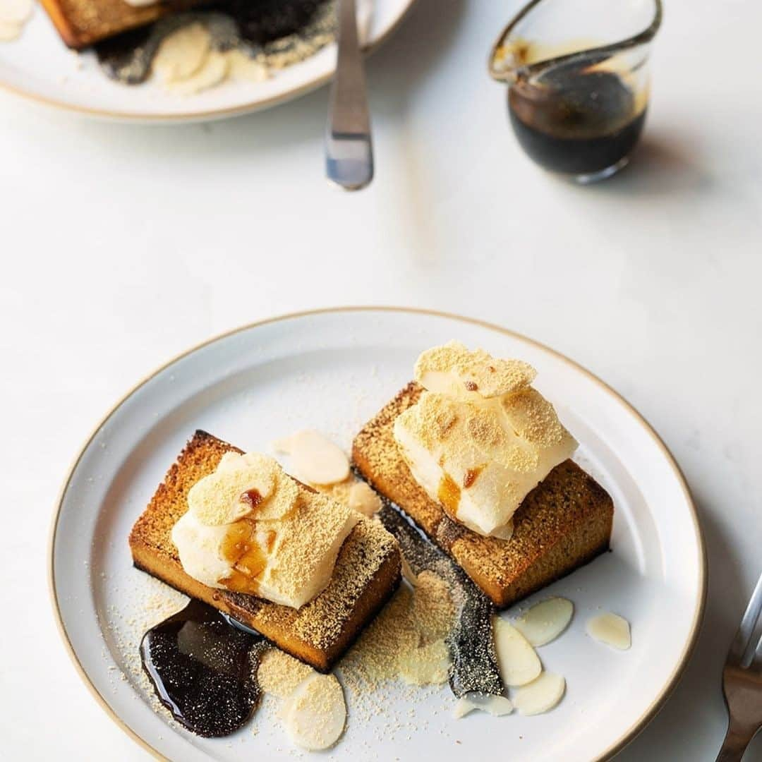 MUJI USAさんのインスタグラム写真 - (MUJI USAInstagram)「A sweet, simple treat with a traditional Japanese twist.  Coffee Baum Mochi Toast (1-2 Servings)  MUJI Coffee Baumkuchen Square of mochi Sprinkle of kinako powder Almond slices Black or regular honey   1. Cut the Coffee Baumkuchen in half horizontally and then again in half vertically.  2. Cut the mochi into thin slices.  3. Place the thinly sliced mochi over the Baumkuchen, and bake in 750w toaster oven for 7 minutes.  4. Place in bowl to serve, and top with kinako powder, almond slices, and drizzle of honey.   #muji #mujiusa #mujirecipe #mochi #baumkuchen #dessert」10月25日 1時07分 - mujiusa