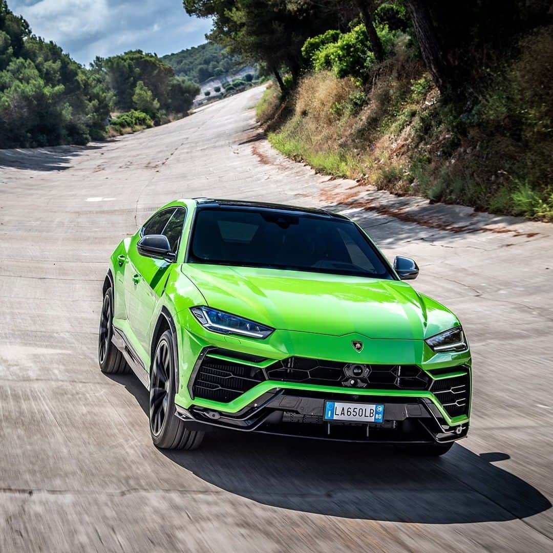 ランボルギーニのインスタグラム：「Lamborghini always strives to follow the right path. Today, as part of the 75th anniversary of the United Nations, the right path is to accelerate the achievement of the Sustainable Development Goals to truly unlock any road. Link in bio to read more.  #Lamborghini #LamborghinisNewTrail #UN75 #Urus #UnlockAnyRoad」
