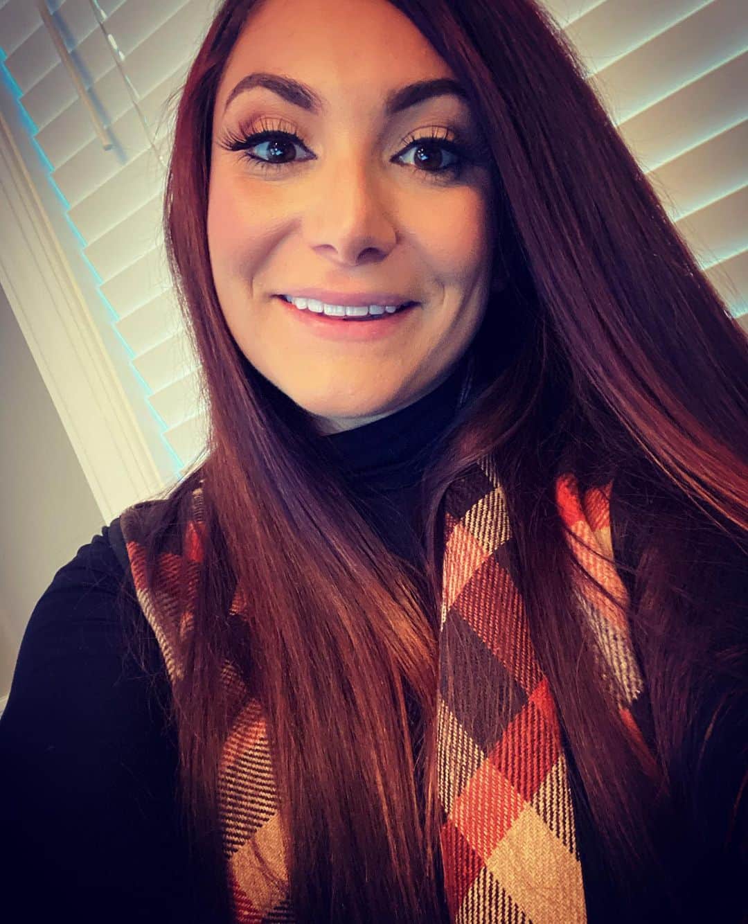 ディーナ・ニコール・コルテーゼのインスタグラム：「Fall vibes 🤎🍁🍂🧡 #facebylace @lacederosa」